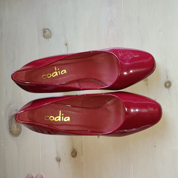 High Heel Shoes - Picture 2 of 3